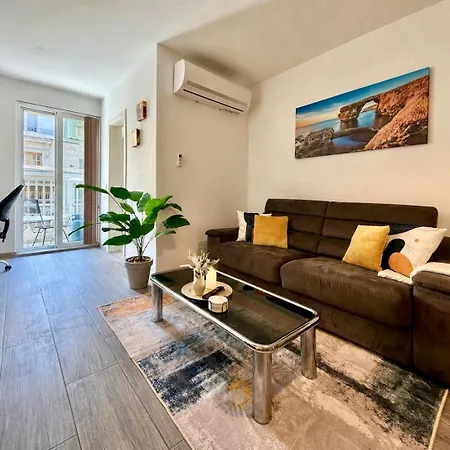 Spacious 3br With Balcony In شقة