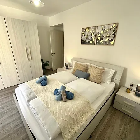 Spacious 3br With Balcony In شقة *
