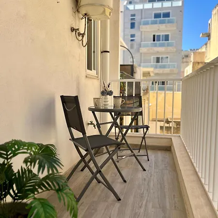 Spacious 3br With Balcony In شقة