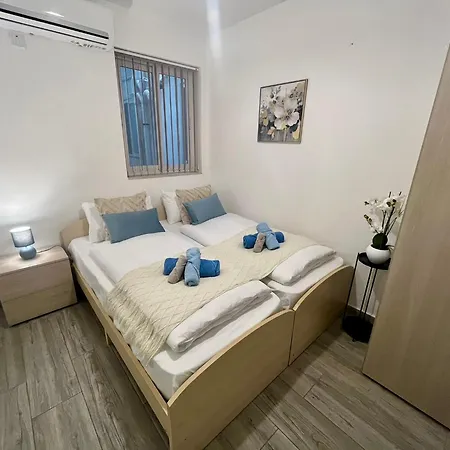 Spacious 3br With Balcony In