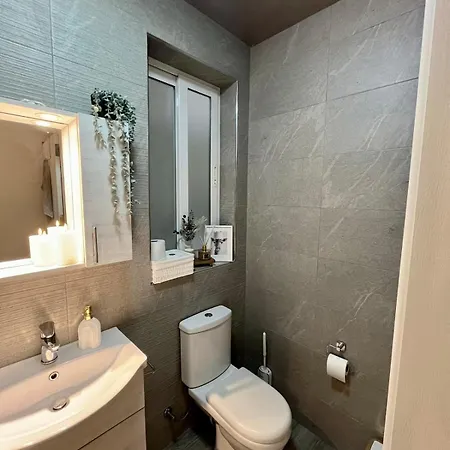 Spacious 3br With Balcony In شقة *