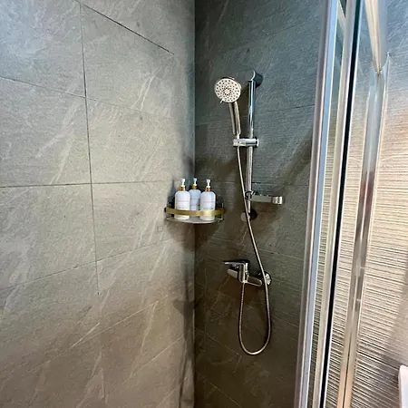 Spacious 3br With Balcony In شقة *