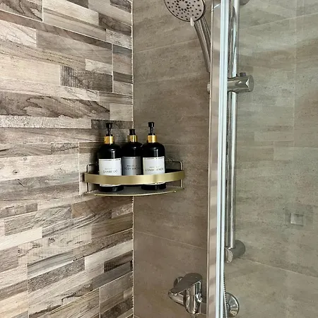 Spacious 3br With Balcony In