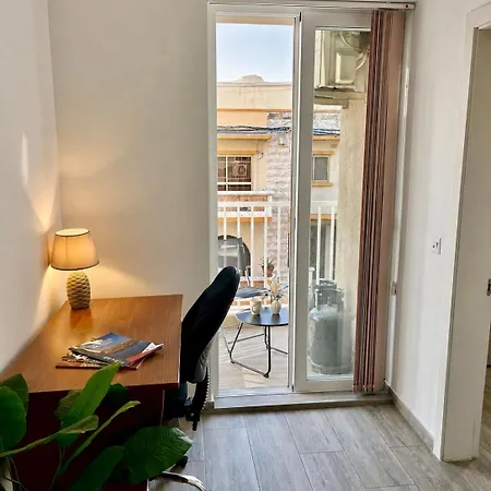 Spacious 3br With Balcony In شقة