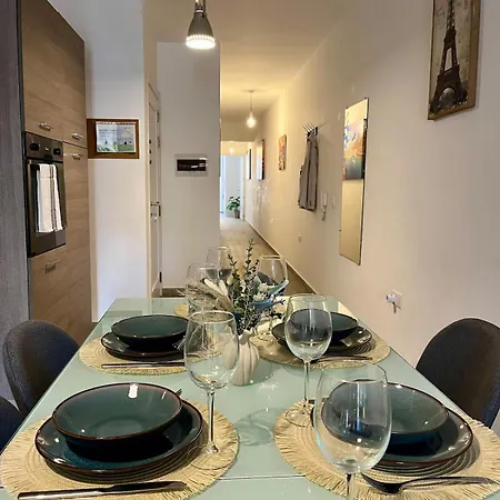 Spacious 3br With Balcony In شقة *