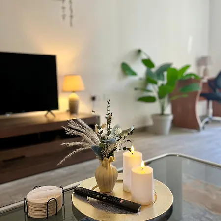 شقة Spacious 3br With Balcony In *